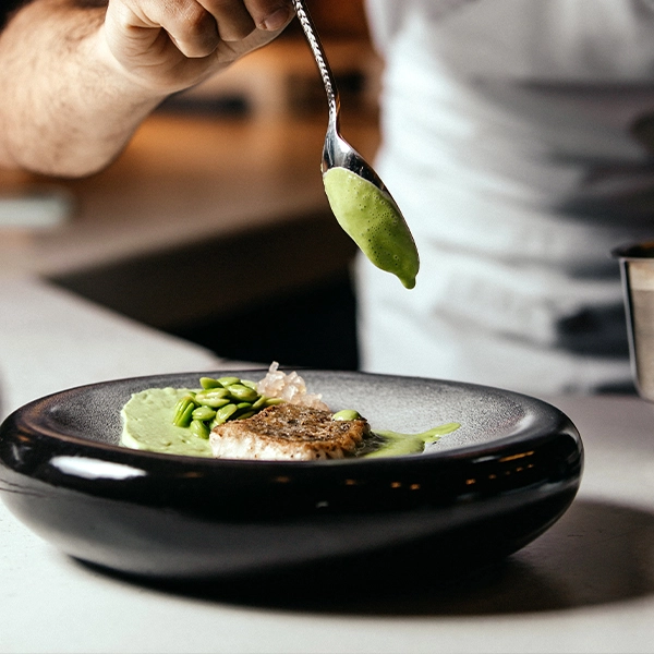 Chef en train de cuisiner